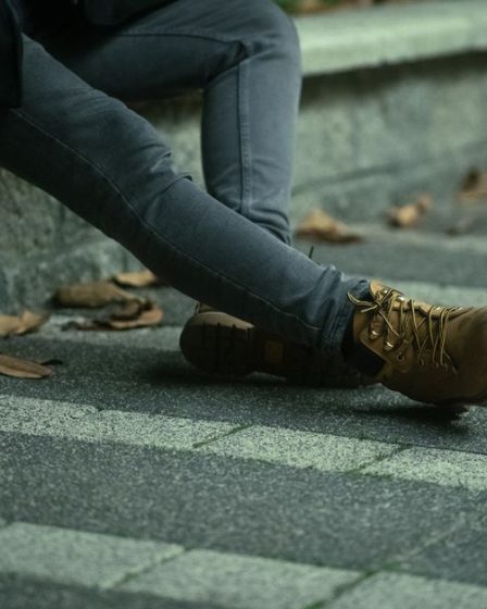 How to Style Ankle Boots with Jeans, Dresses and Skirts How to Style Ankle Boots with Jeans, Dresses and Skirts