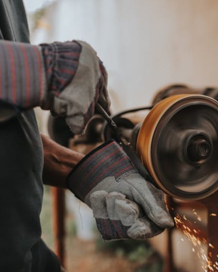 Belt Grinder Precision: Mastering Edge & Form Belt Grinder Precision: Mastering Edge & Form