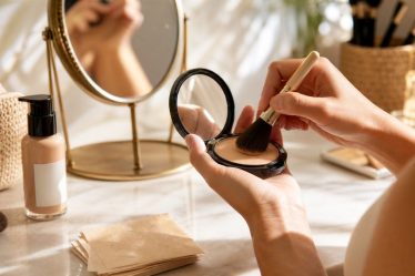 Bronzed Makeup Without Heavy Foundation or Glitter