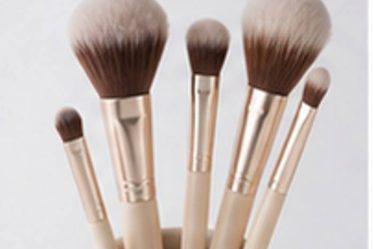Lightweight Makeup for Humid Days and Evening Plans