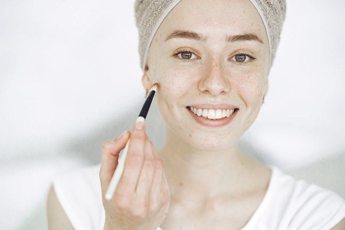 Makeup Bag Edits for a Cleaner Autumn Routine style detail